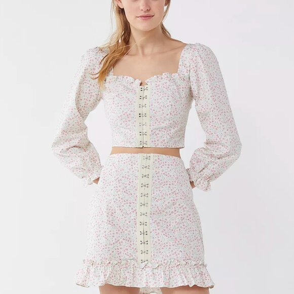 EUC Urban Outfitters Love Struck Floral Hook + Eye CropTop, White / Floral, L - Picture 2 of 14